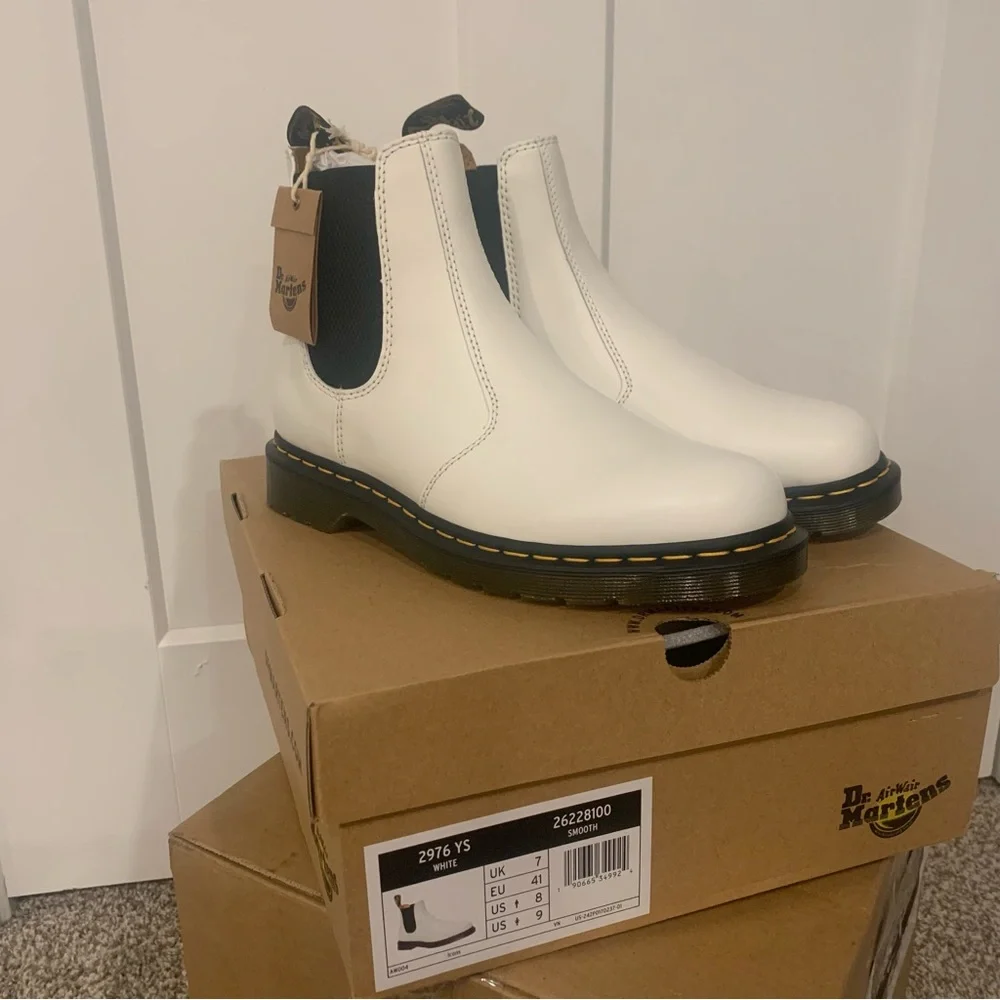 NWT Dr. Martens 2976 Yellow Stitch Smooth Leather Boots - Picture 3 of 8
